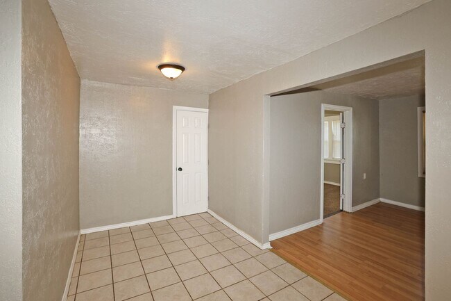 Building Photo - 3905 S Tyler St