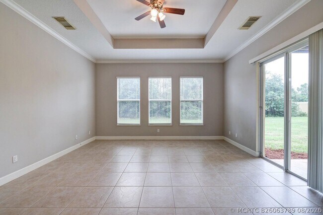 Building Photo - 833 SW Vineland Ct