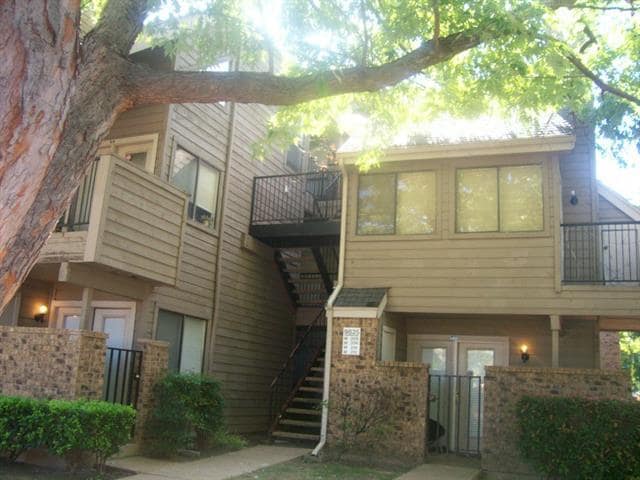 Primary Photo - 9825 Walnut St