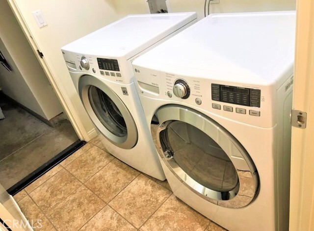 Building Photo - 243 Dewdrop