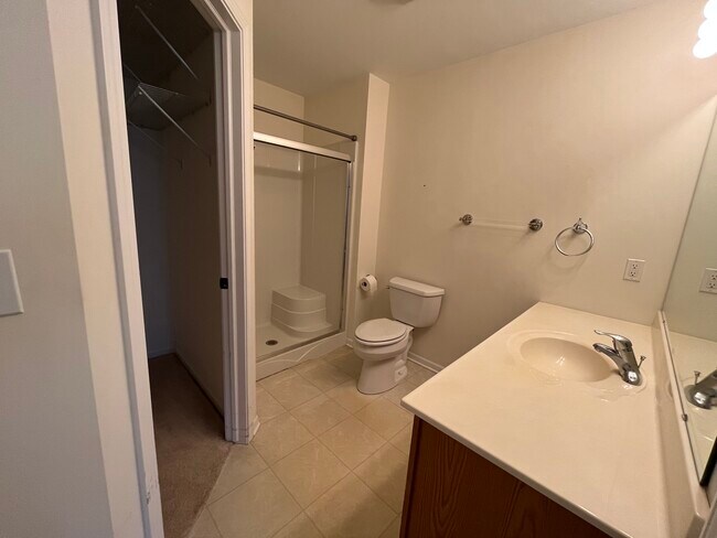 Building Photo - 722 Dolores Ln