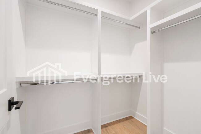 Building Photo - 129 Leggo Ave