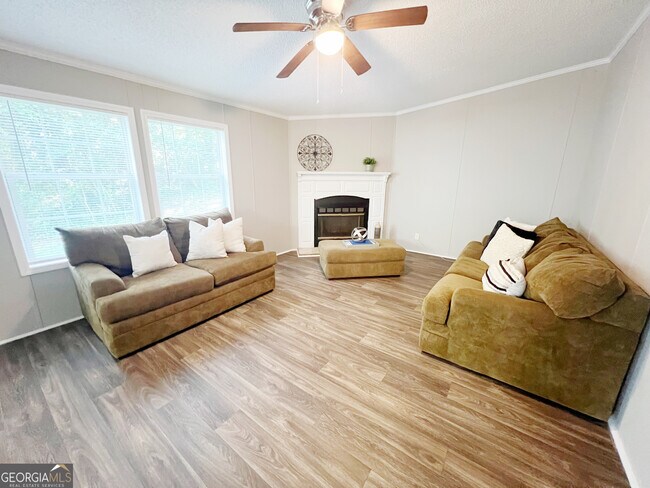 Building Photo - 325 Washington Dr