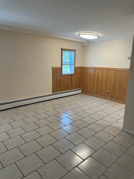 Living Room/Bedroom - 95 Colin St