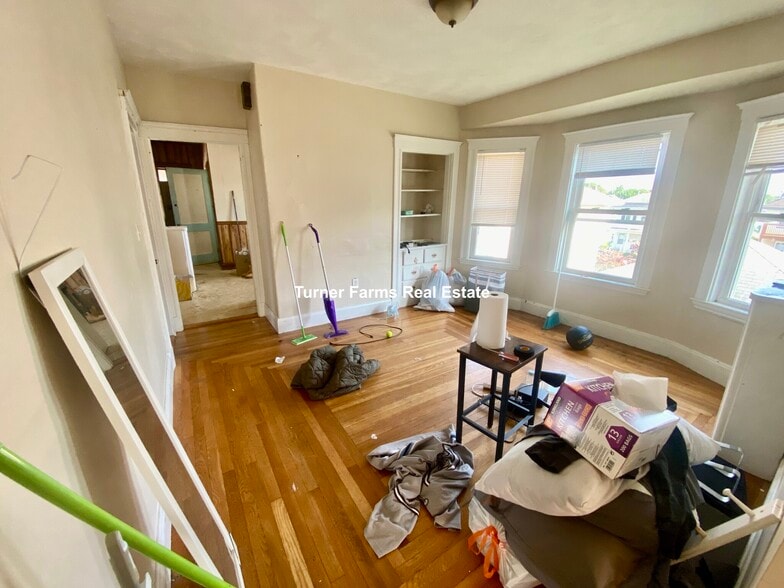Primary Photo - 112 College Ave
