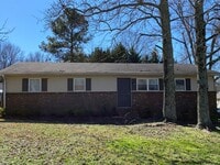 Building Photo - Adorable 2 bedroom, 1 bath duplex located ...