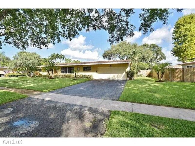 Building Photo - 361 SW 60th Ave
