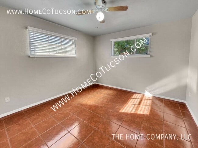 Building Photo - 851 W Calle Lerdo