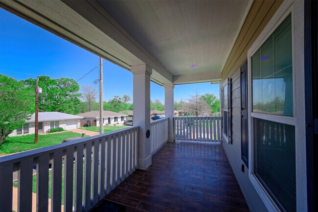 Building Photo - 1122 Detroit St