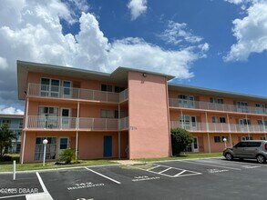 Building Photo - 721 S Beach St
