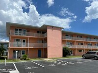 Building Photo - 721 S Beach St