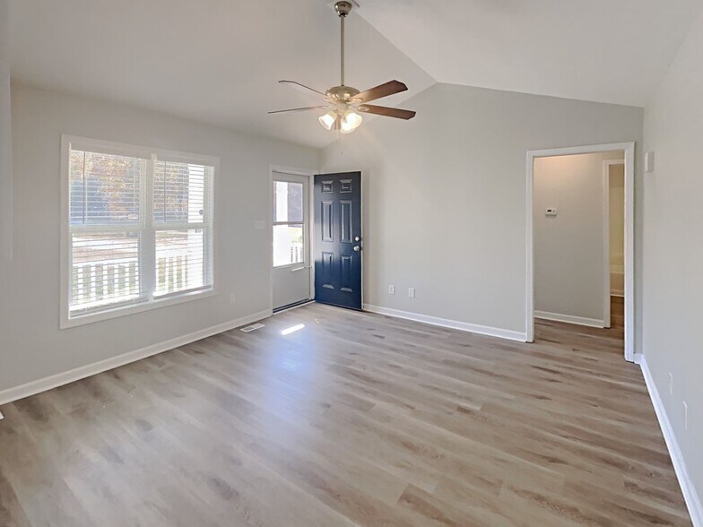 Building Photo - 128 Lippizanner Pl