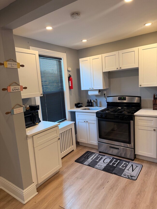 Building Photo - 125 Fabyan Pl