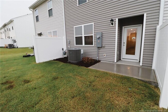Building Photo - 384 Freestall Dr
