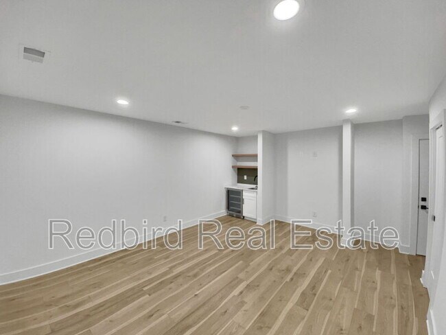 Building Photo - 2048 McKinley St