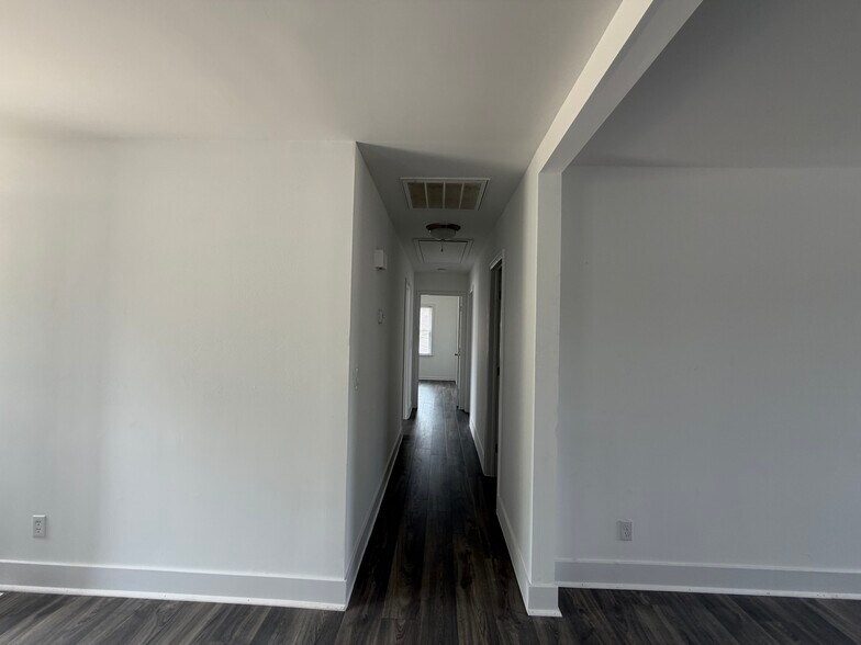Building Photo - 5701 Wildberry Dr