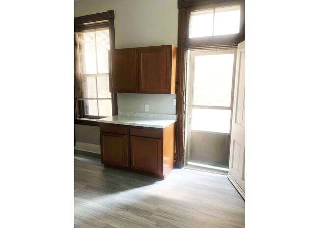 Building Photo - 3255 Bishop St