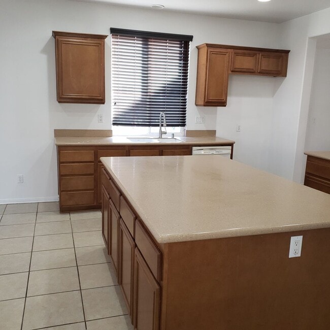 Building Photo - GORGEOUS 4 Bedroom** & 3 full bathrooms on a Cul-De-Sace Home!!