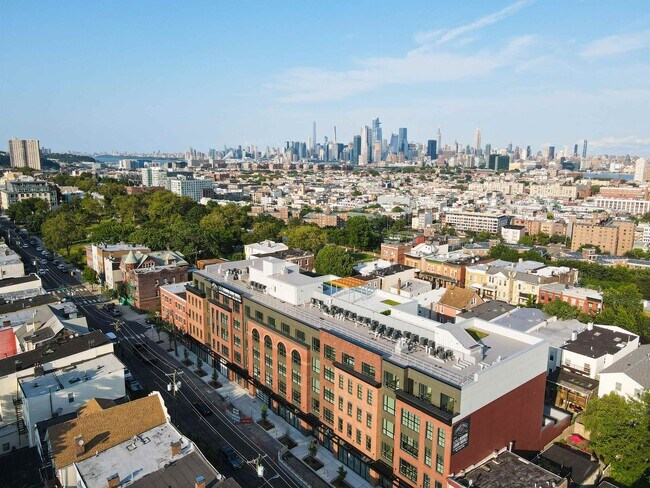 Building Photo - 418 Palisade Ave