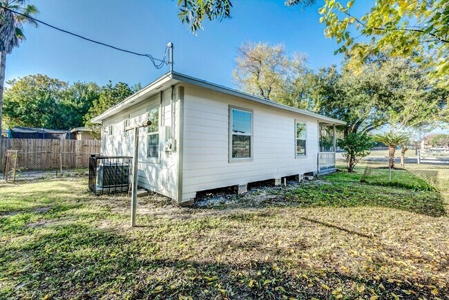Building Photo - Homes For Rent In TX: Texas City 77590 – 9th Ave N 2BR