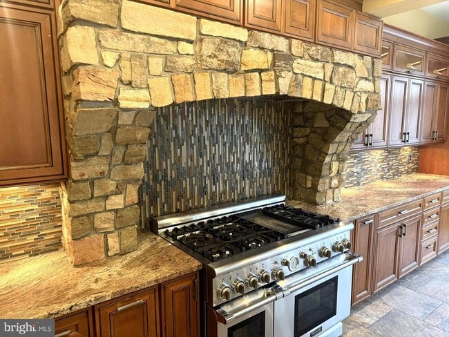 Building Photo - 2054 Madrillon Rd