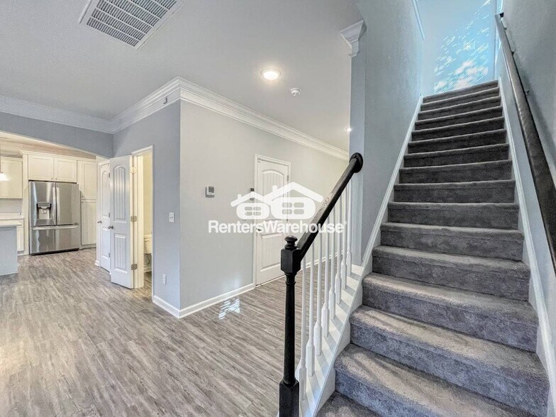 Building Photo - 609 W 29th St