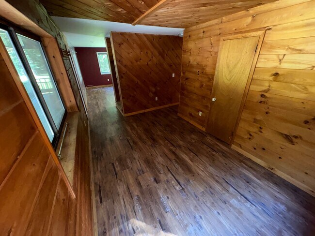 Building Photo - Charming 3 bedroom 2 bath in Porters Corner #