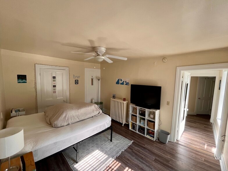 Building Photo - 52 Center St