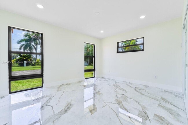 Building Photo - 15420 SW 212th Ave