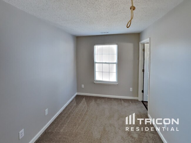 Building Photo - 242 Julian Pond Ln