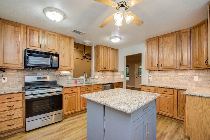 Building Photo - 13639 Harpers Bridge Dr