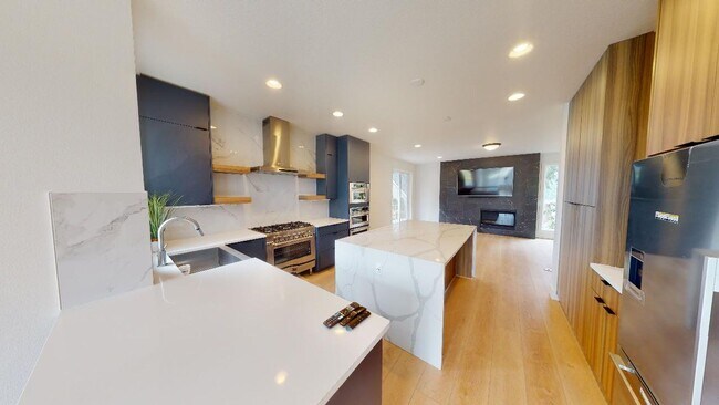 Building Photo - *Contemporary Home, Stylish Luxury, Centra...