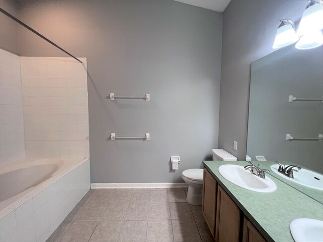 Building Photo - 2/2.5 in Chase Townhomes