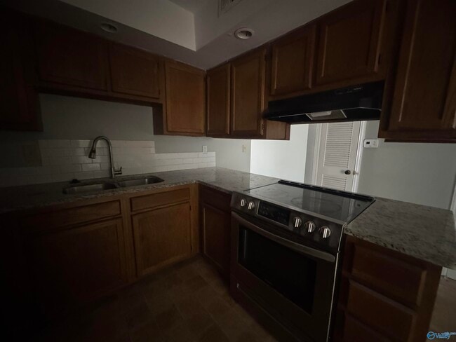 Building Photo - 2006 Reaches Pl SW