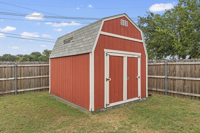 Building Photo - 1694 McLennan Crossing Rd