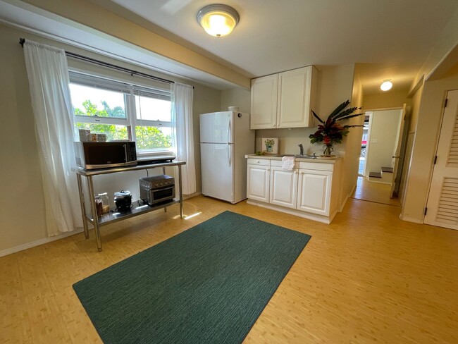 Building Photo - 1 bedroom 1 bath close to town