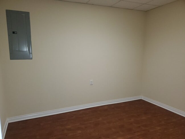 Building Photo - 197&amp;199 Scottie Drive