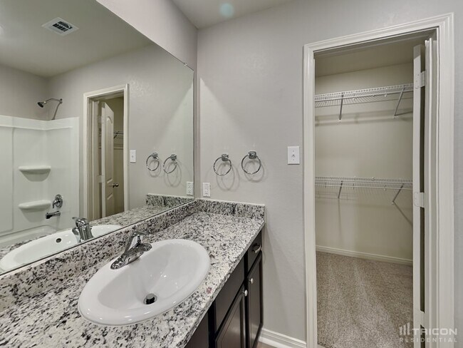 Building Photo - 715 Wonderland Trail
