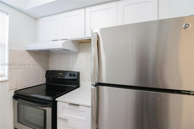 Building Photo - 712 NE 8th St