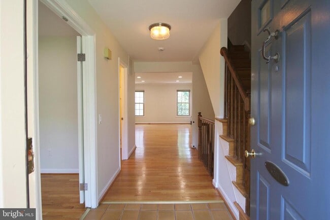 Building Photo - 436 N Park Dr