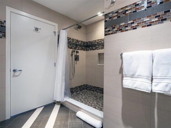 Building Photo - 525 E Jackson St