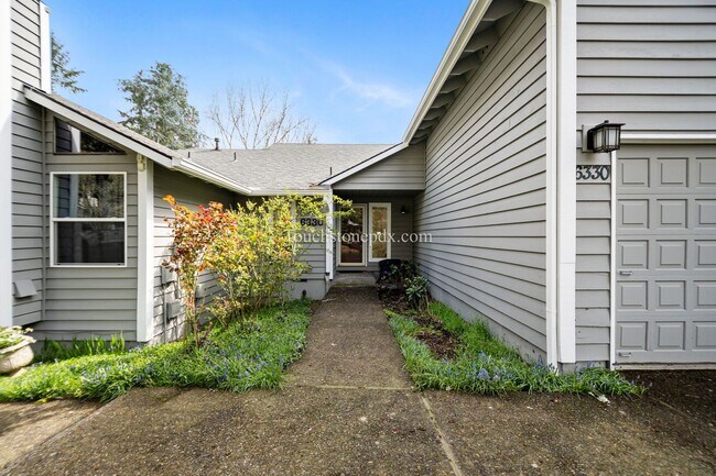 Building Photo - Move in by June 15 and get 2 weeks FREE! Charming Beaverton Home with Fireplace, Deck, and Attach...