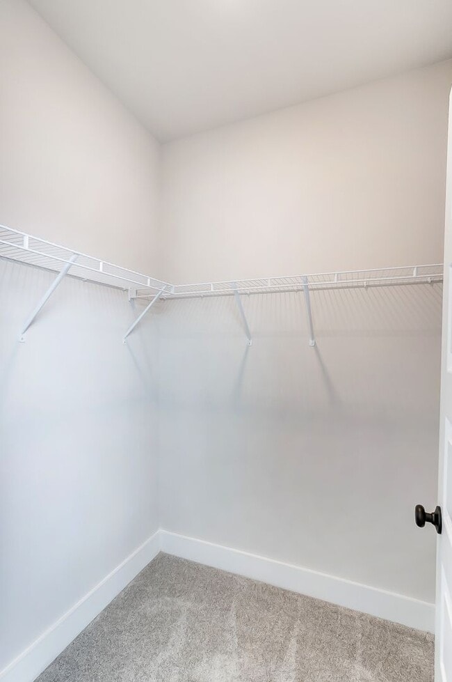Building Photo - 3 Bedroom Townhome minutes from South End!