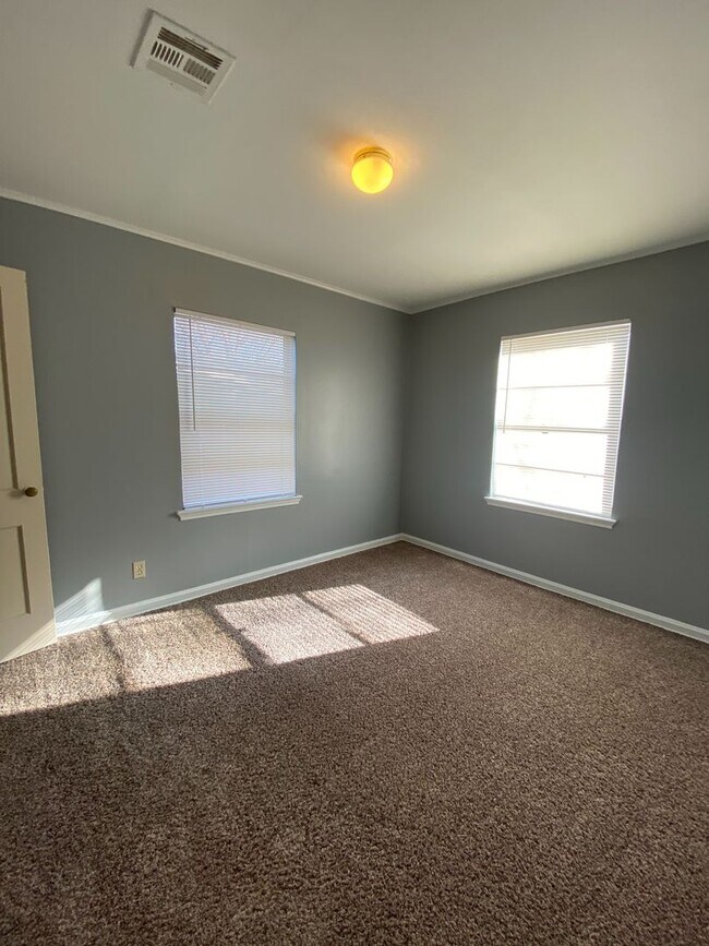 Building Photo - 3 Bedroom house near TU!!!
