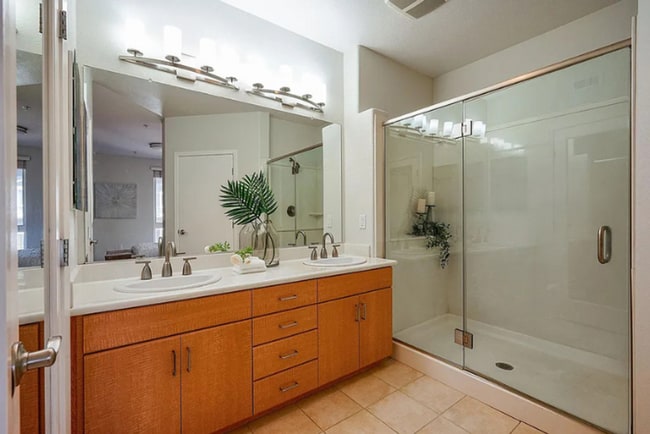 Building Photo - A Cozy Contemporary and Stylish Condo 2BR/...
