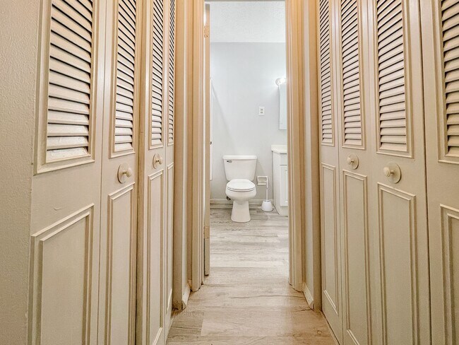 Building Photo - Close to Campus