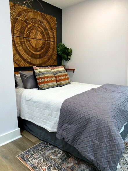 Building Photo - 809 W 40th St