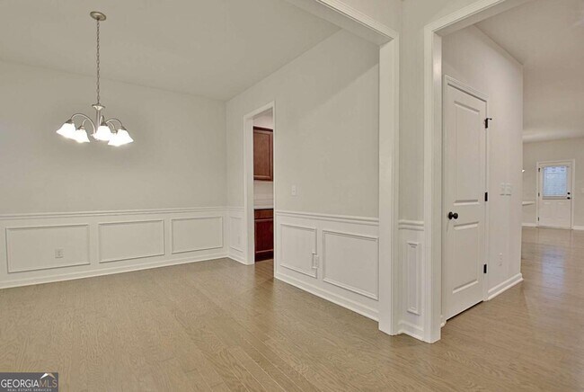 Building Photo - 504 Albertson Ave