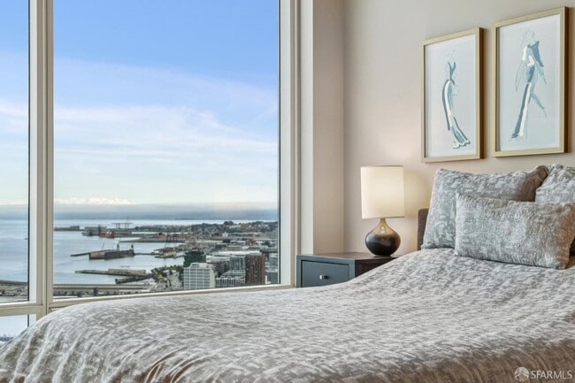 Building Photo - 425 1st St