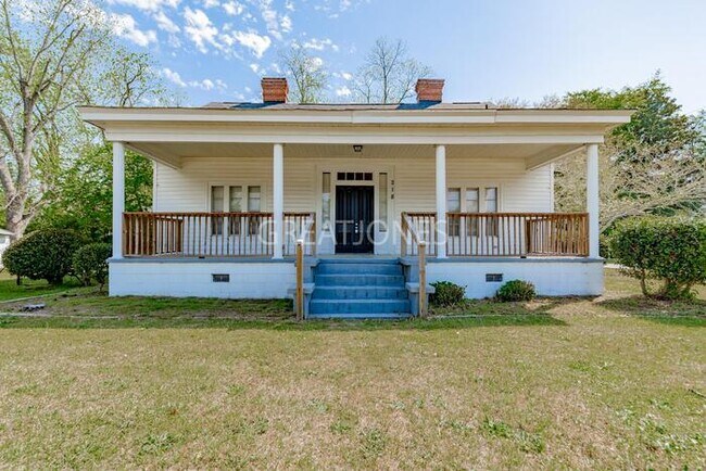 Primary Photo - 218 N Lee St